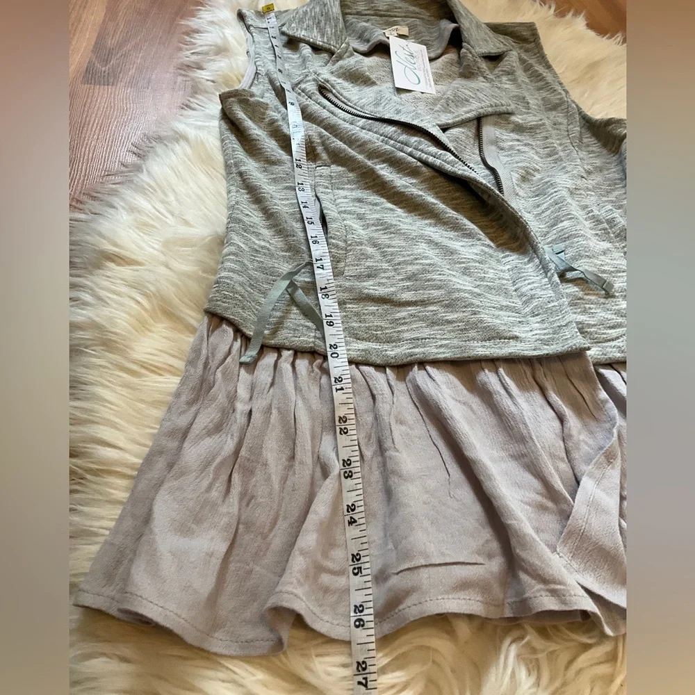 Oddy Boutique Sleeveless Zip Up Sweatshirt Vest Small Gray NWT